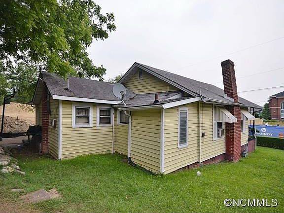 2nd image of 615 N Oak St