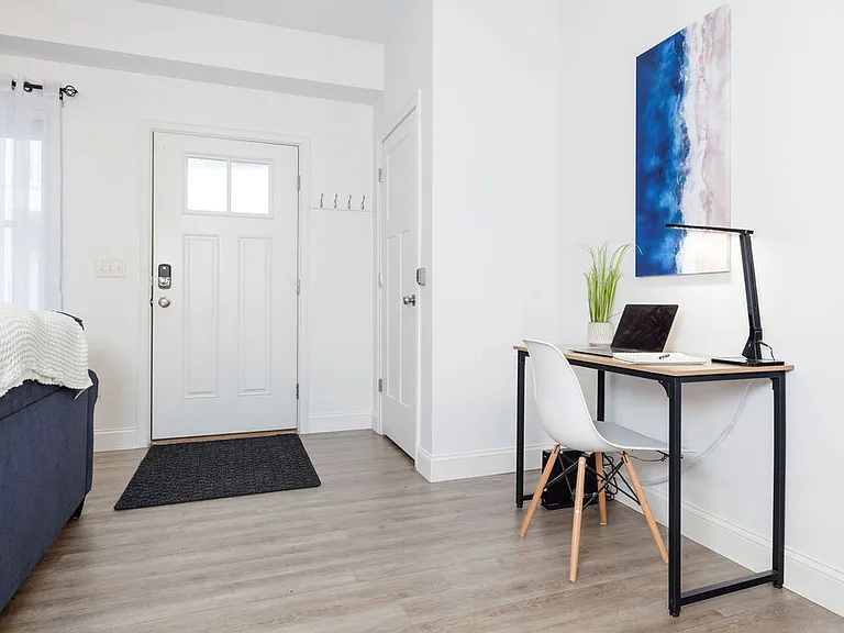 128 Ashworth Ave #206 — Photo 6
