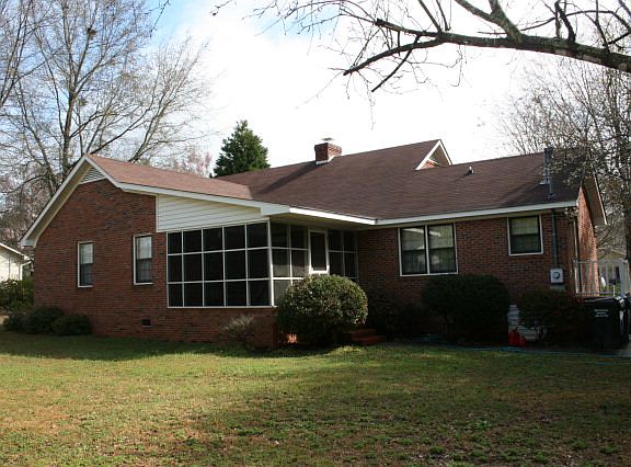 3rd image of 4045 Creekmoor Dr