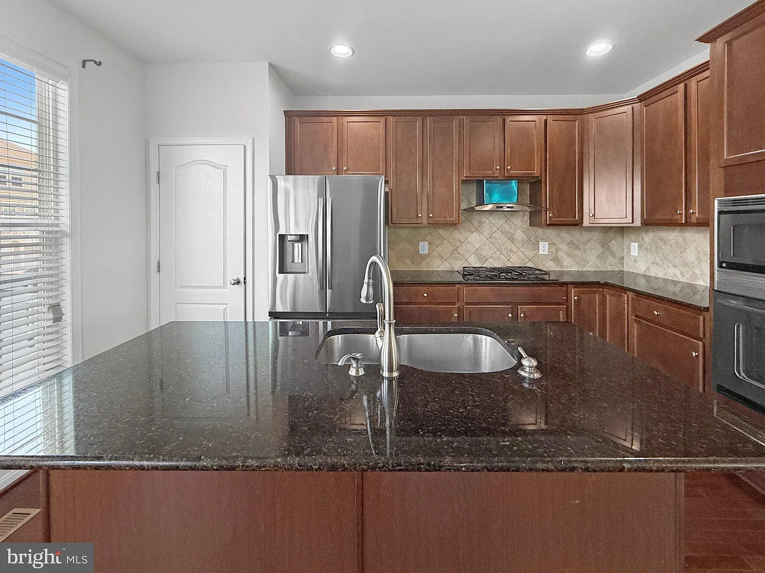 3 bed, 3.5 bath, 2628 sqft, $3,499 — Photo 3