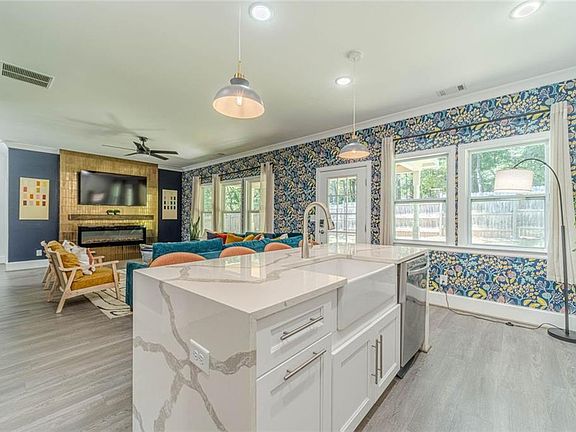 4th image of 2921 Lee Rd