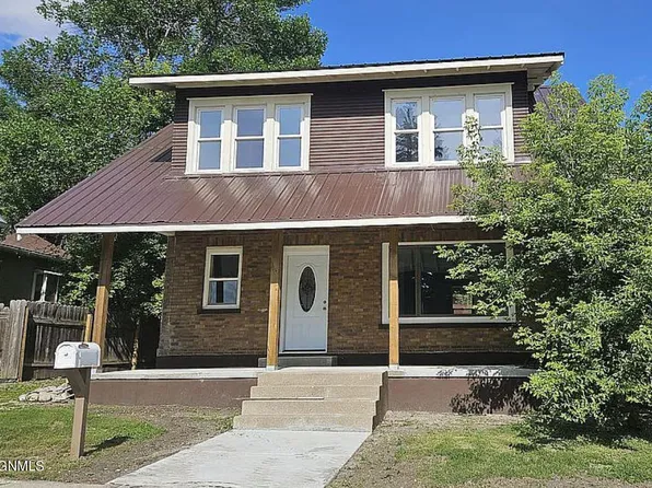 402 6th Ave NE, Jamestown, ND 58401