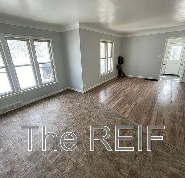 1553 Illinois Ave — Photo 2