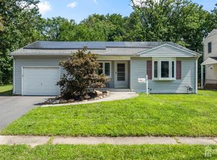 7 Ferris Rd, Edison, NJ 08817