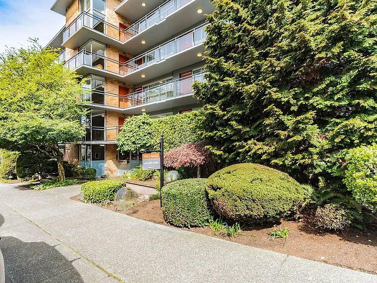 700 E Mercer — Photo 8
