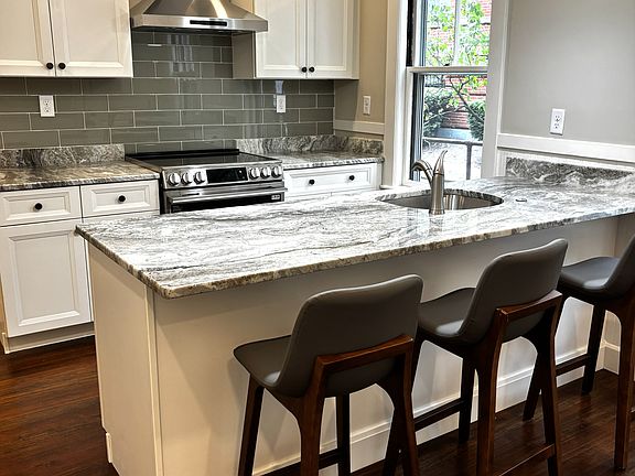 3rd image of 840 E Broadway #1