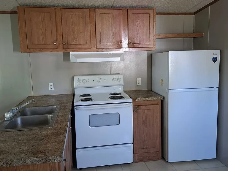 711 W Adams Ave — Photo 2