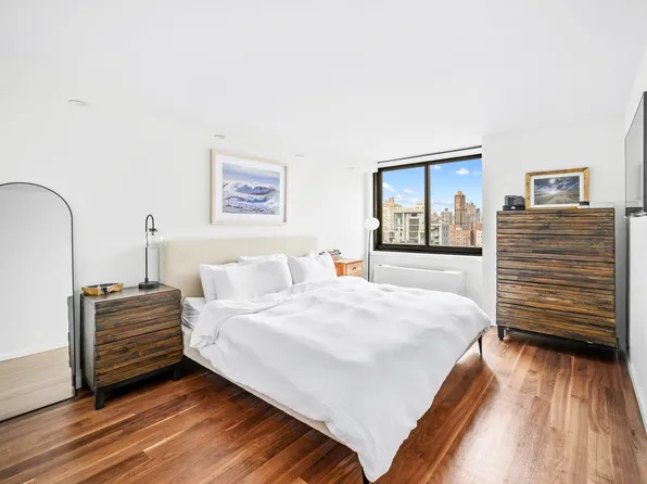 515 East 72nd Street image 5 of 11