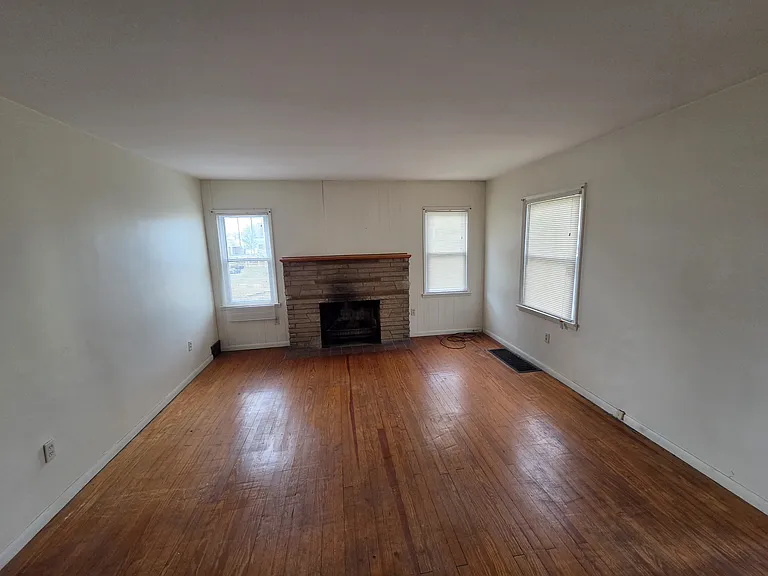 257 State Ave — Photo 2