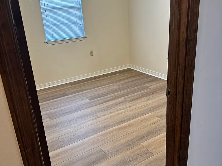 Middle bedroom