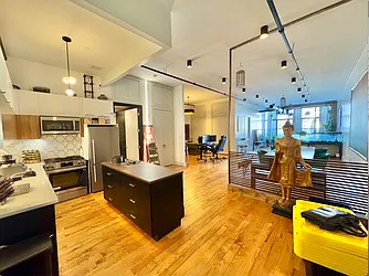 6 Mc Kibbin Court, #213