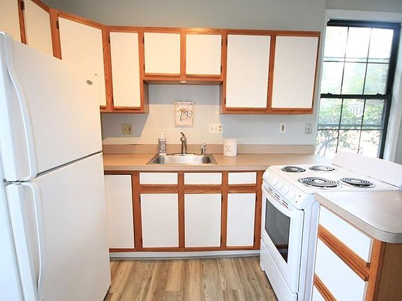 4th image of 14 Sanford St Unit 8