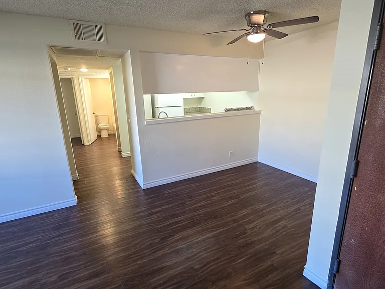 344 W Chevy Chase Dr #7 — Photo 4