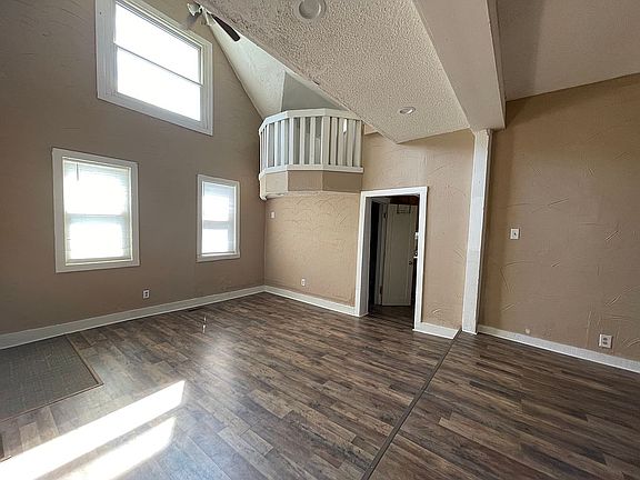 2nd image of 1114 Oakley St