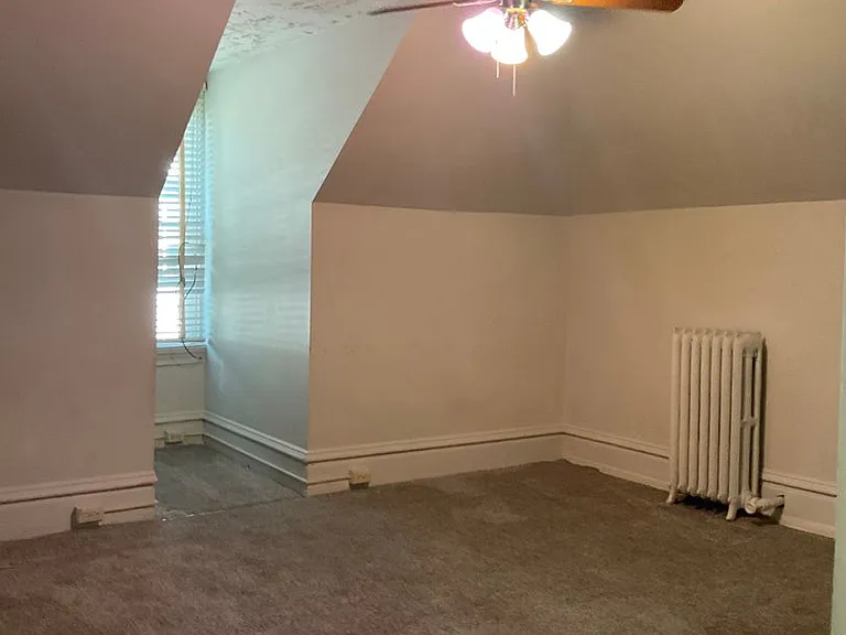 215 Woodbine St — Photo 7
