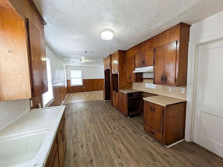 1810 Roberts St — Photo 10