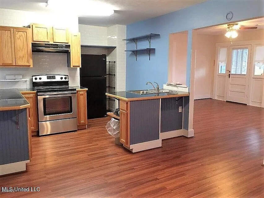 2 bed, 1.0 bath, 1240 sqft, $1,450 — Photo 2