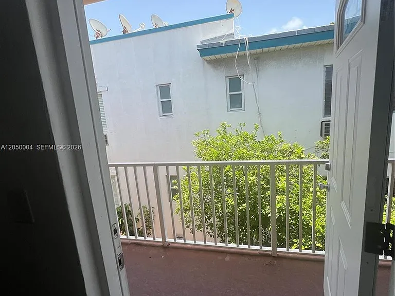7720 Harding Ave #9 — Photo 4