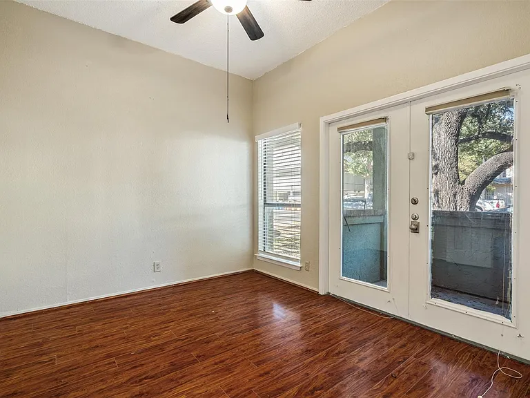 807 W 25th St #104 — Photo 21