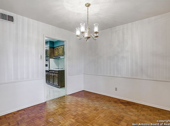 5th image of 310 Fantasia St