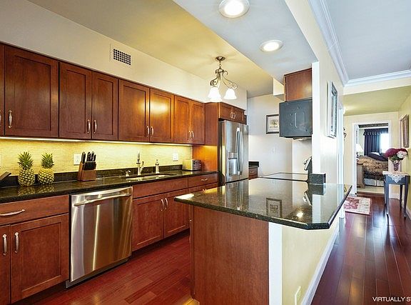 5th image of 3180 N Lake Shore Dr APT 21F