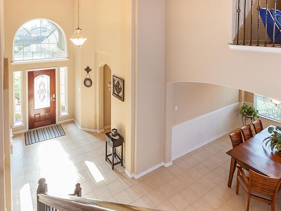 A large foyer that opens into the dining room and kitchen.