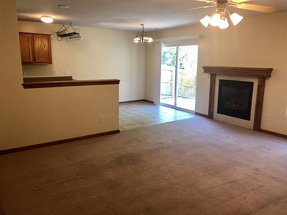 4th image of 2524/2526 Deerfield Blvd