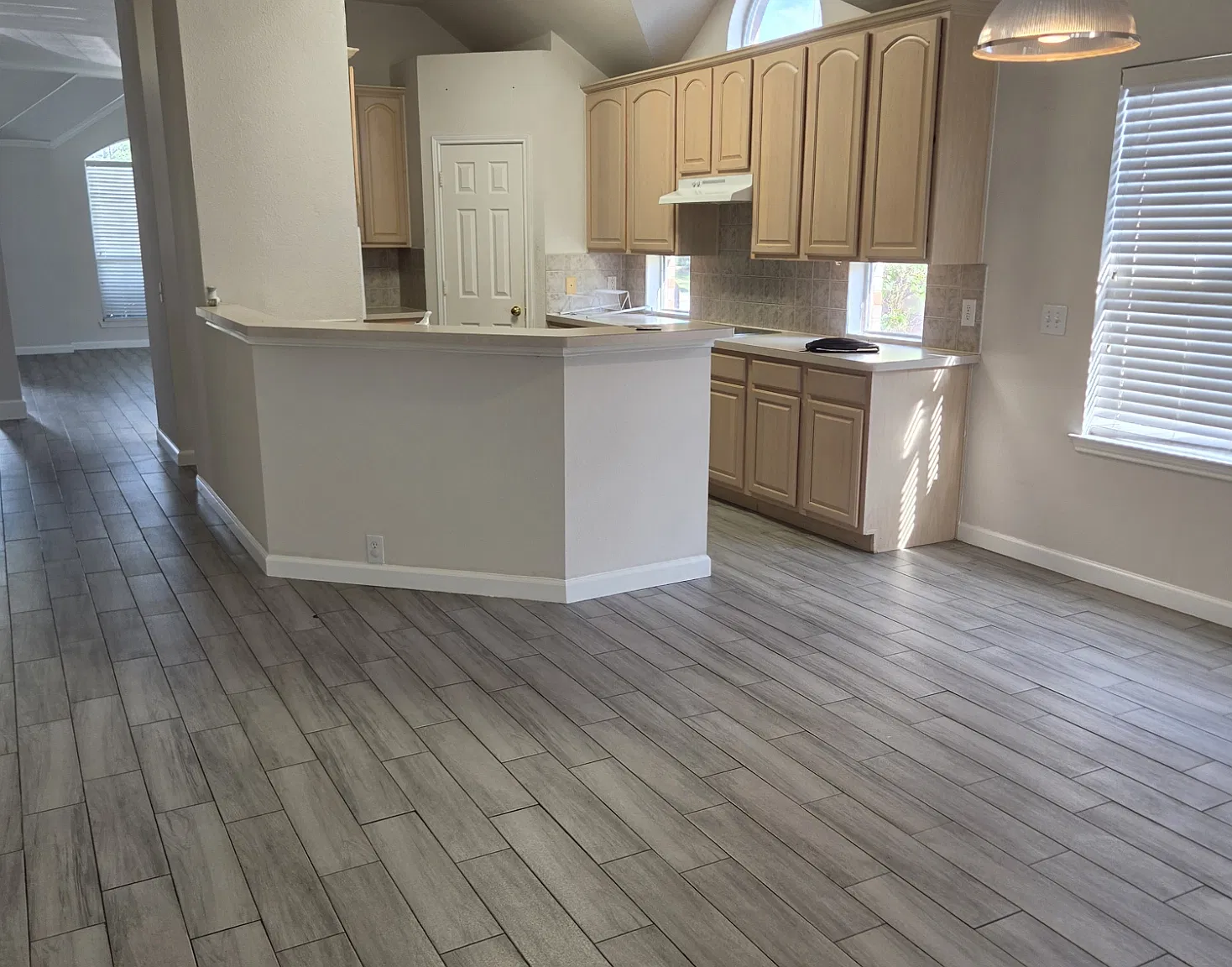 4 bed, 2125 sqft, $2,550 — Photo 4