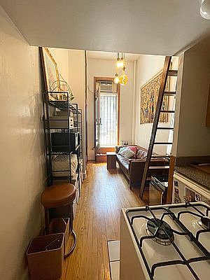 4th image of 104 W 71st St #2D