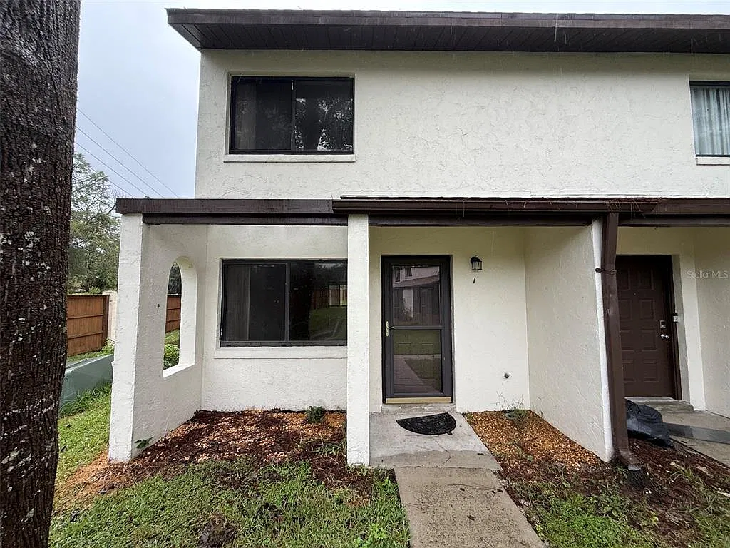 2 bed, 1.5 bath, 900 sqft, $1,500 — Photo 1
