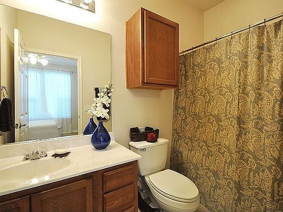 Bottom private Bathroom 