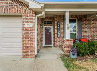 378 Molly Ln, Lindale, TX 75771
