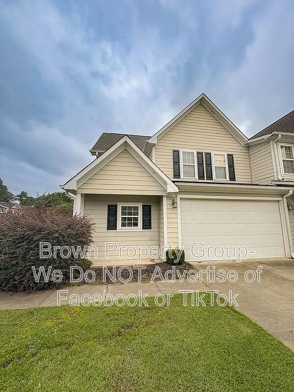 3 bed, 3.0 bath, 1555 sqft, $1,650 — Photo 2