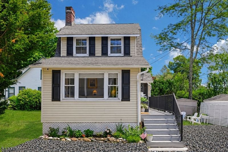 1st image of 4 Lakeview Ave