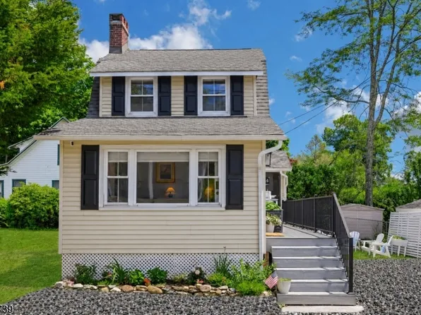 4 Lakeview Ave, Mount Olive Twp., NJ 07828