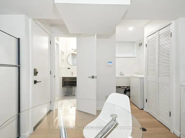 146 Earlscourt Ave #LOWER — Photo 14