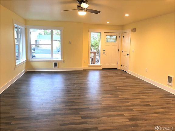 2nd image of 343 Redwood Ct SE