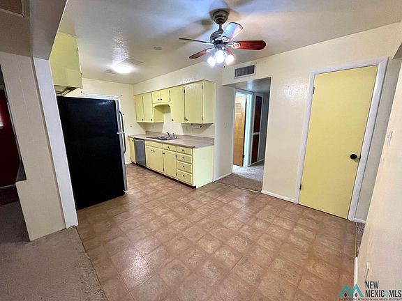 3rd image of 1905 Solana Rd