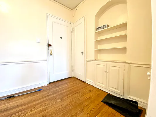 Rented by Safdie Realty Group | media 6