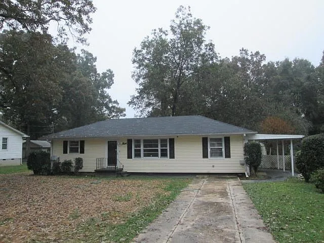 110 Pine Ave SW photo 1
