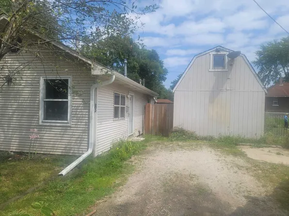 202 Barrett St, Lockport, IL 60441