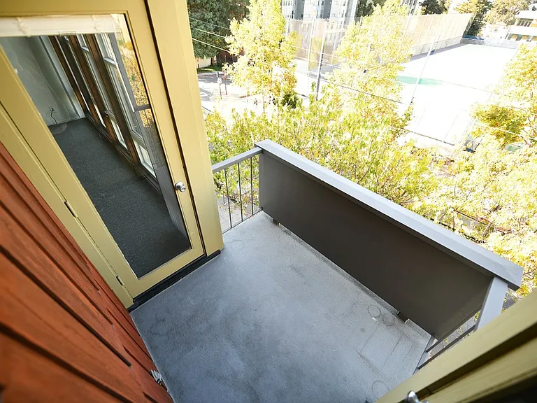 2415 College Ave. — Photo 11