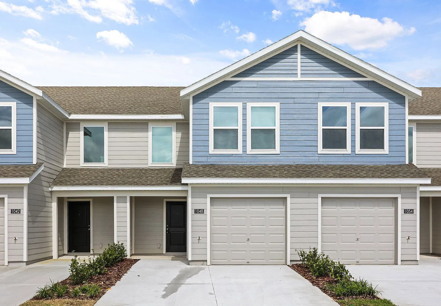 3 bed, 2.5 bath, 1386 sqft, $1,900 — Photo 1
