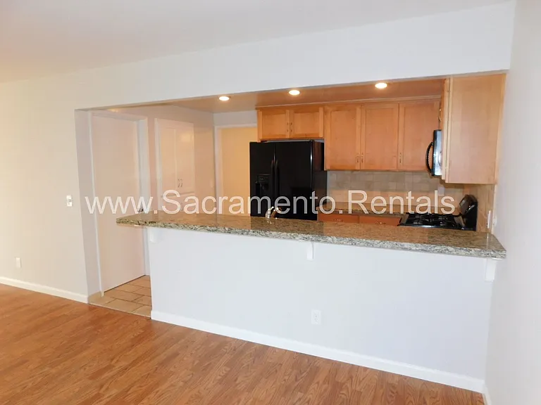 2637 Latham Dr — Photo 12
