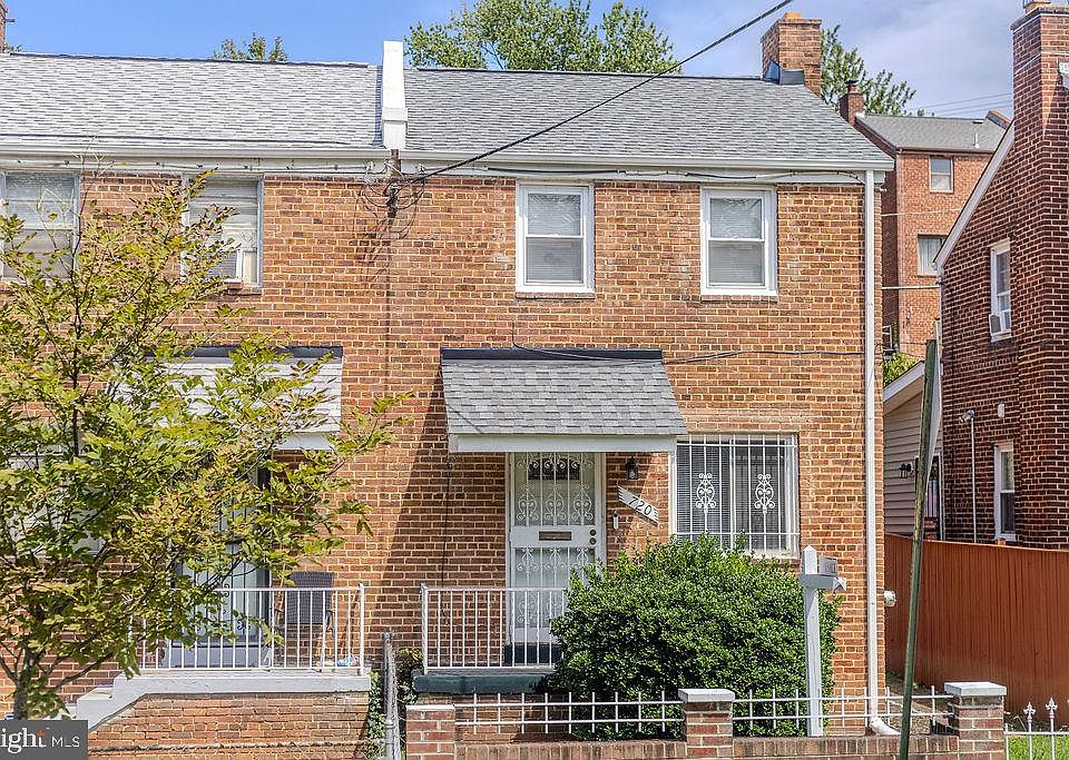 1st image of 720 Burns St SE