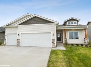 215 Bailey Cir, Waukee, IA 50263