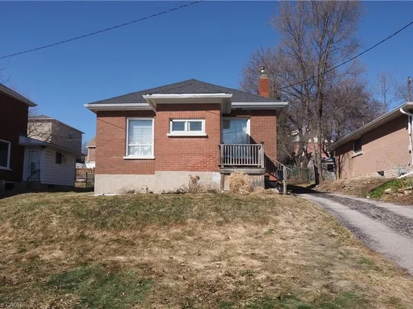 19 Paisley Hts, Cambridge, ON N1R 1B4