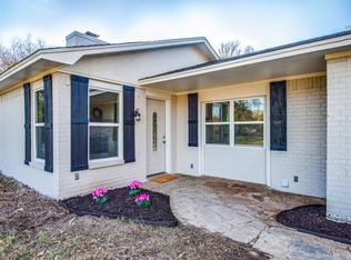 194 S Meadows Dr, Decatur, TX 76234