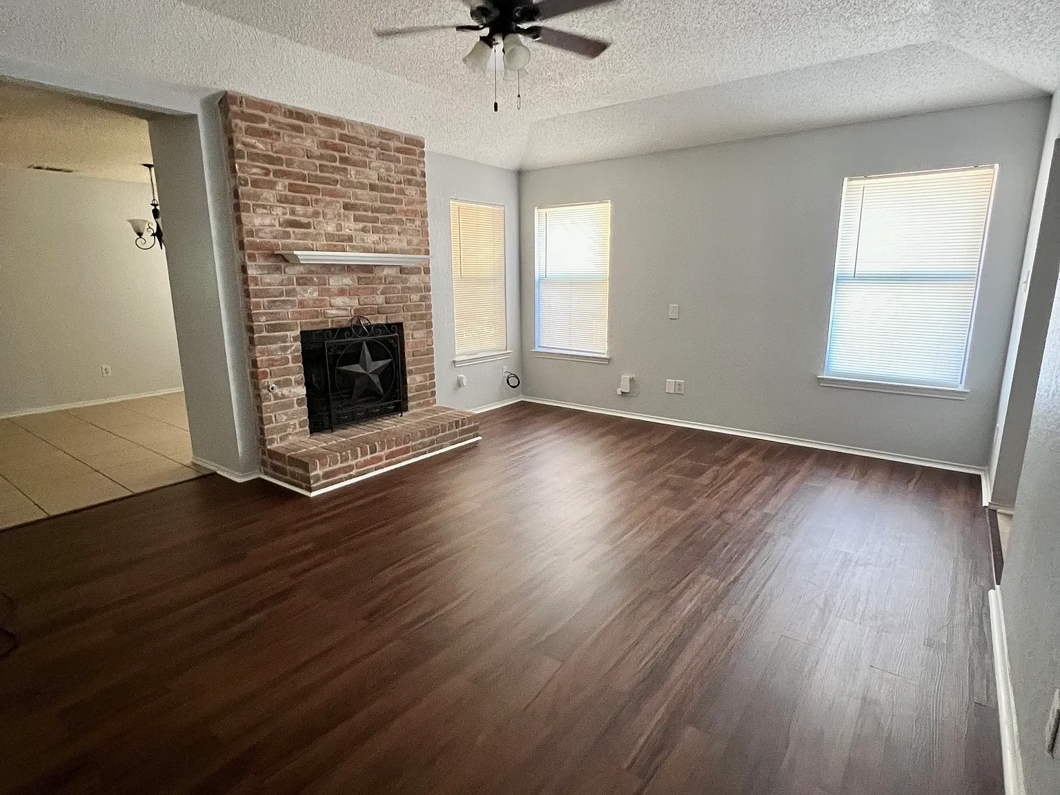 2 bed, 1000 sqft, $1,450 — Photo 2