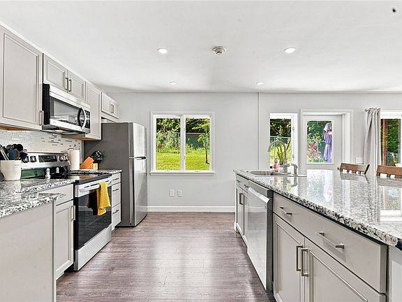 5th image of 730 Tyrol Blvd